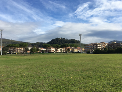 Vista del palazzo comunale e degli edifici circostanti